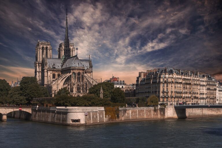 Notre-Dame de Paris – Weltreise einer Kathedrale
